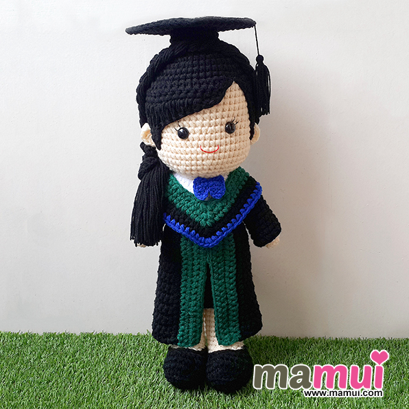 ตุ๊กตารับปริญญามหิดลผมดำยาวสูง 18 นิ้ว