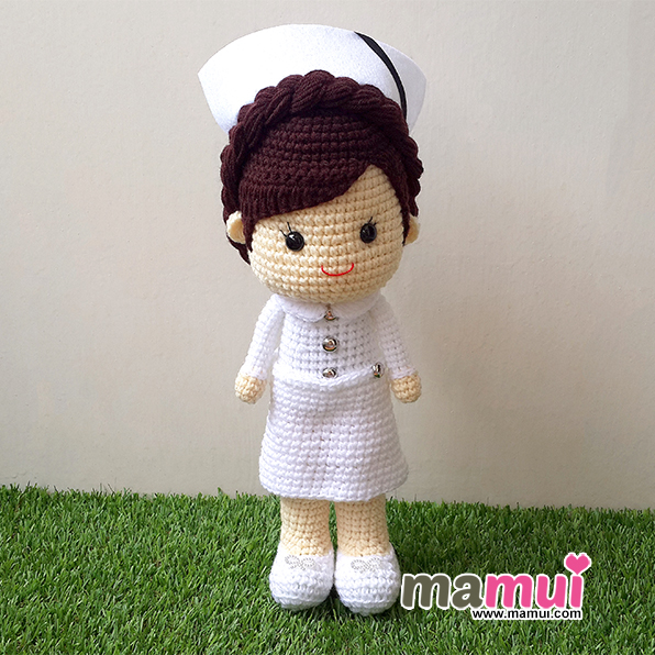 ตุ๊กตาผู้ช่วยพยาบาลทรงผมเกล้าหลังสูง 13 นิ้ว