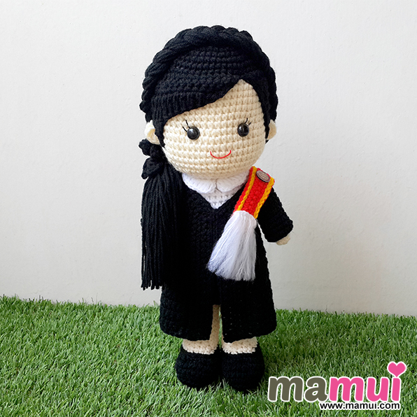 ตุ๊กตารับปริญญาธรรมศาสตร์คณะสถาปัตยกรรมศาสตร์และการผังเมืองผมดำสูง 13 นิ้ว