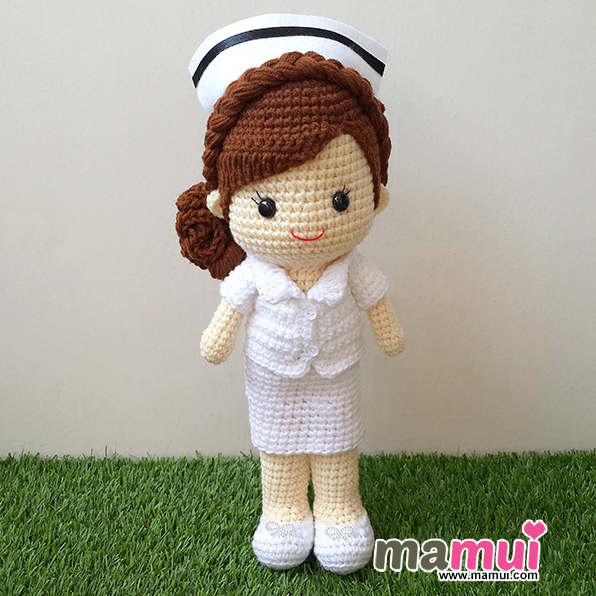 ตุ๊กตาพยาบาลผมเกล้าสีน้ำตาลสูง 13 นิ้ว
