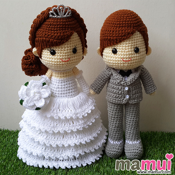 ตุ๊กตาแต่งงานสวมมงกุฎสูทเทาดอกไม้ขาวสูง 13 นิ้ว