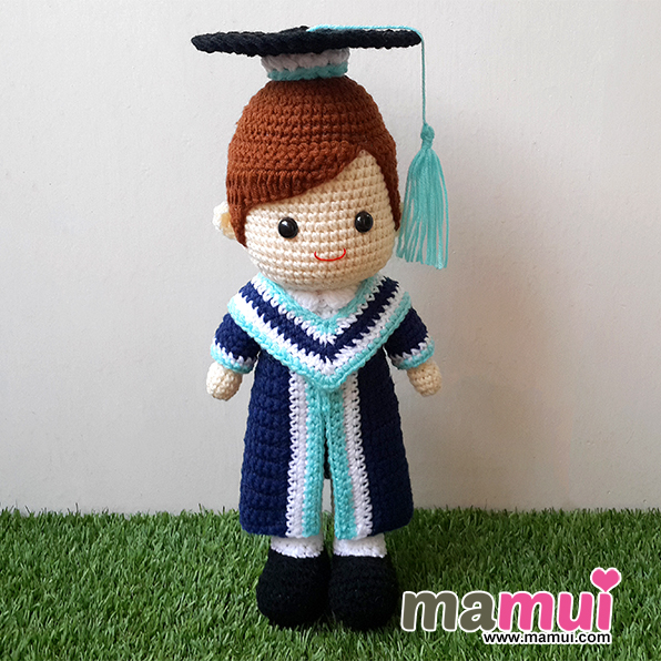ตุ๊กตาบัณฑิตน้อยผู้ชายแถบสีฟ้าขาวสูง 13 นิ้ว