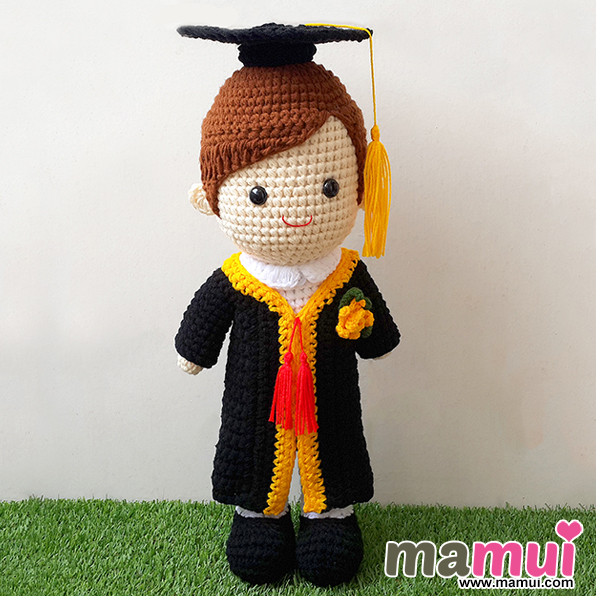ตุ๊กตาบัณฑิตน้อยผู้ชายติดดอกไม้สูง 18 นิ้ว