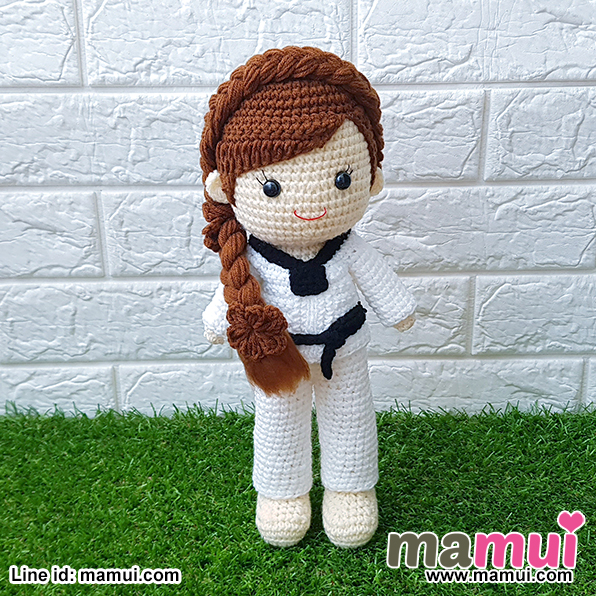 ตุ๊กตาเทควันโดสายดำทรงผมเปียยาวสูง 13 นิ้ว