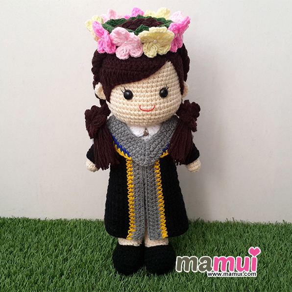 ตุ๊กตารับปริญญามหาสารคามคณะนิติศาสตร์สวมมงกุฎดอกไม้สูง 13 นิ้วค่ะ