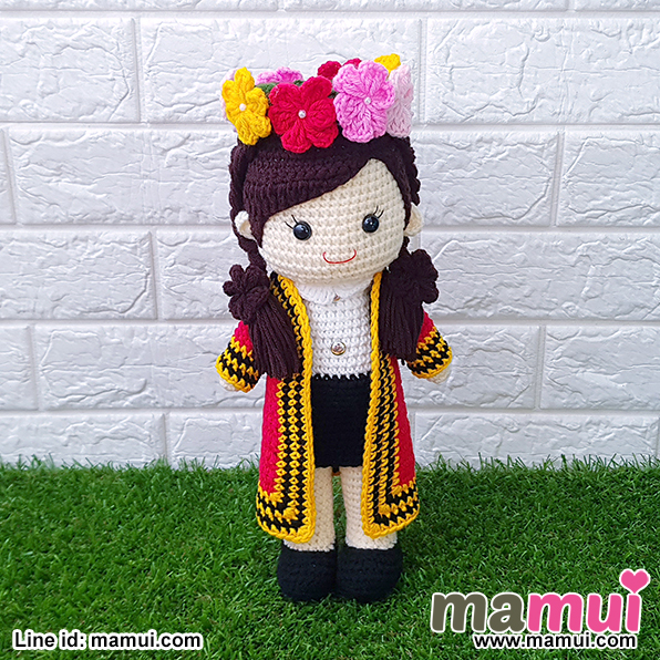 ตุ๊กตารับปริญญาพระจอมเกล้าผมเปียสองข้างสั้นสวมมงกุฎดอกไม้สูง 13 นิ้ว