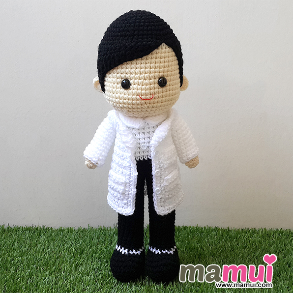 ตุ๊กตาหมอผู้ชายผมสีดำเสื้อสีขาวสูง 13 นิ้ว
