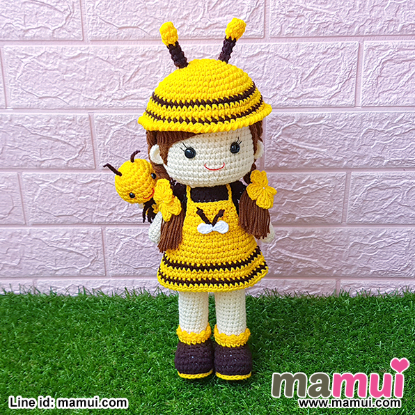 ตุ๊กตาผู้หญิงสวมชุดผึ้งสูง 13 นิ้ว