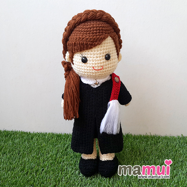 ตุ๊กตารับปริญญาธรรมศาสตร์คณะสังคมสงเคราะห์ศาสตร์ผมยาวสูง 13 นิ้ว