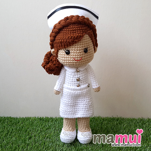 ตุ๊กตาพยาบาลผิวสีน้ำตาลทรงผมเกล้าสูง 13 นิ้ว