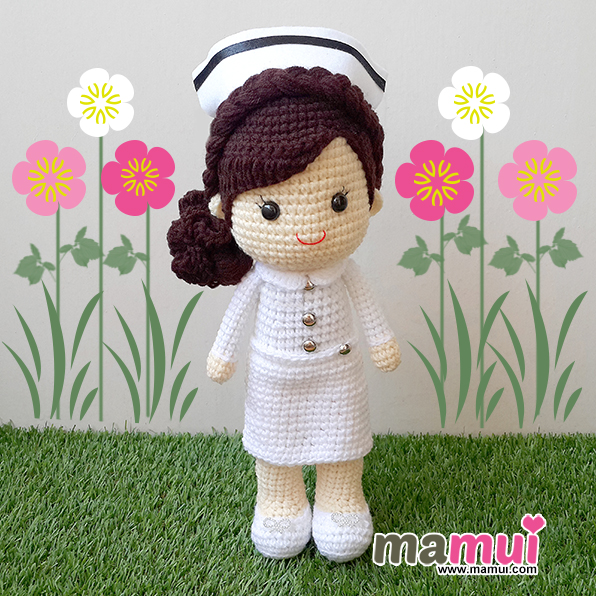 ตุ๊กตาพยาบาลผมเกล้าสีน้ำตาลเข้มสูง 13 นิ้ว