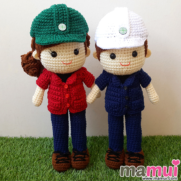 ตุ๊กตาคู่รักวิศวกรผู้หญิงผมเกล้าหมวกเขียวผู้ชายหมวกขาวสูง 13 นิ้วค่ะ