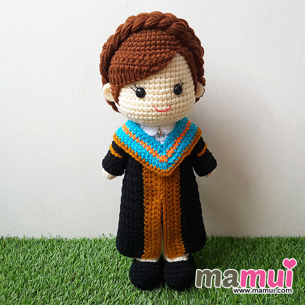 ตุ๊กตารับปริญญามหาวิทยาลัยสวนดุสิตคณะครุศาสตร์สูง 13 นิ้ว