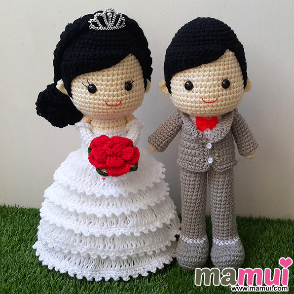 ตุ๊กตาแต่งงานเจ้าสาวถือดอกไม้สองมือสวมมงกุฎสูง 13 นิ้ว.