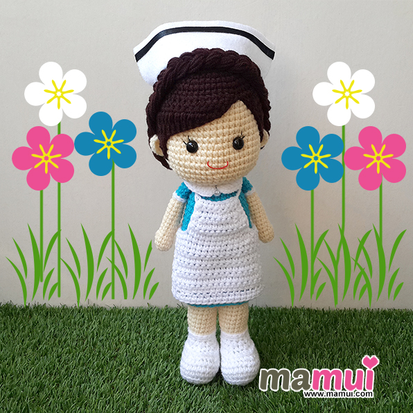 ตุ๊กตานักเรียนพยาบาลผมเกล้าหลังสูง 13 นิ้วค่ะ