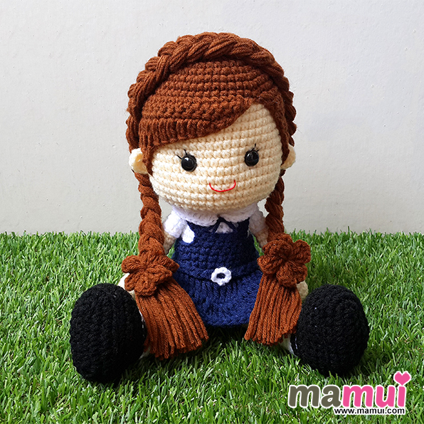 ตุ๊กตาเด็กนักเรียนผู้หญิงแบบนั่งสูง 8 นิ้ว