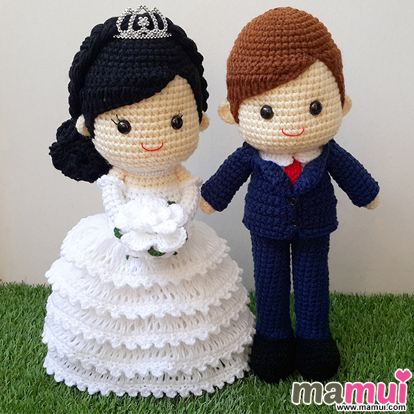 ตุ๊กตาแต่งงานสวมมงกุฎถือดอกไม้สีขาวเจ้าบ่าวสูทน้ำเงินสูง 13 นิ้ว